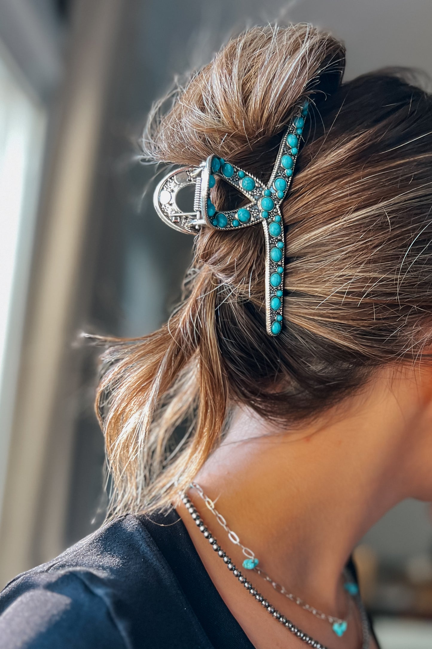 Punchy Turquoise Clip