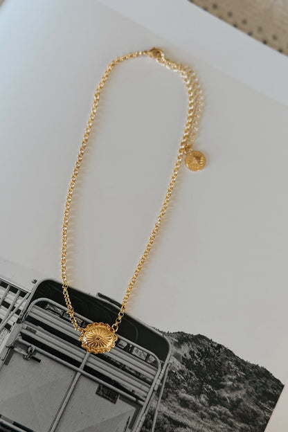 Dainty Concho Necklace | Gold