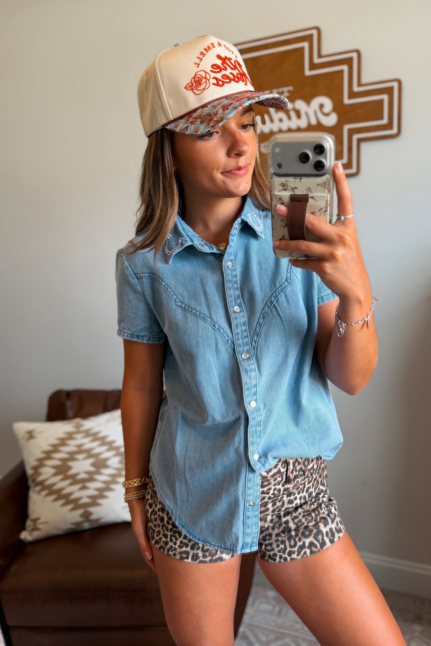 Horseshoe Pearl Snap | Light Denim