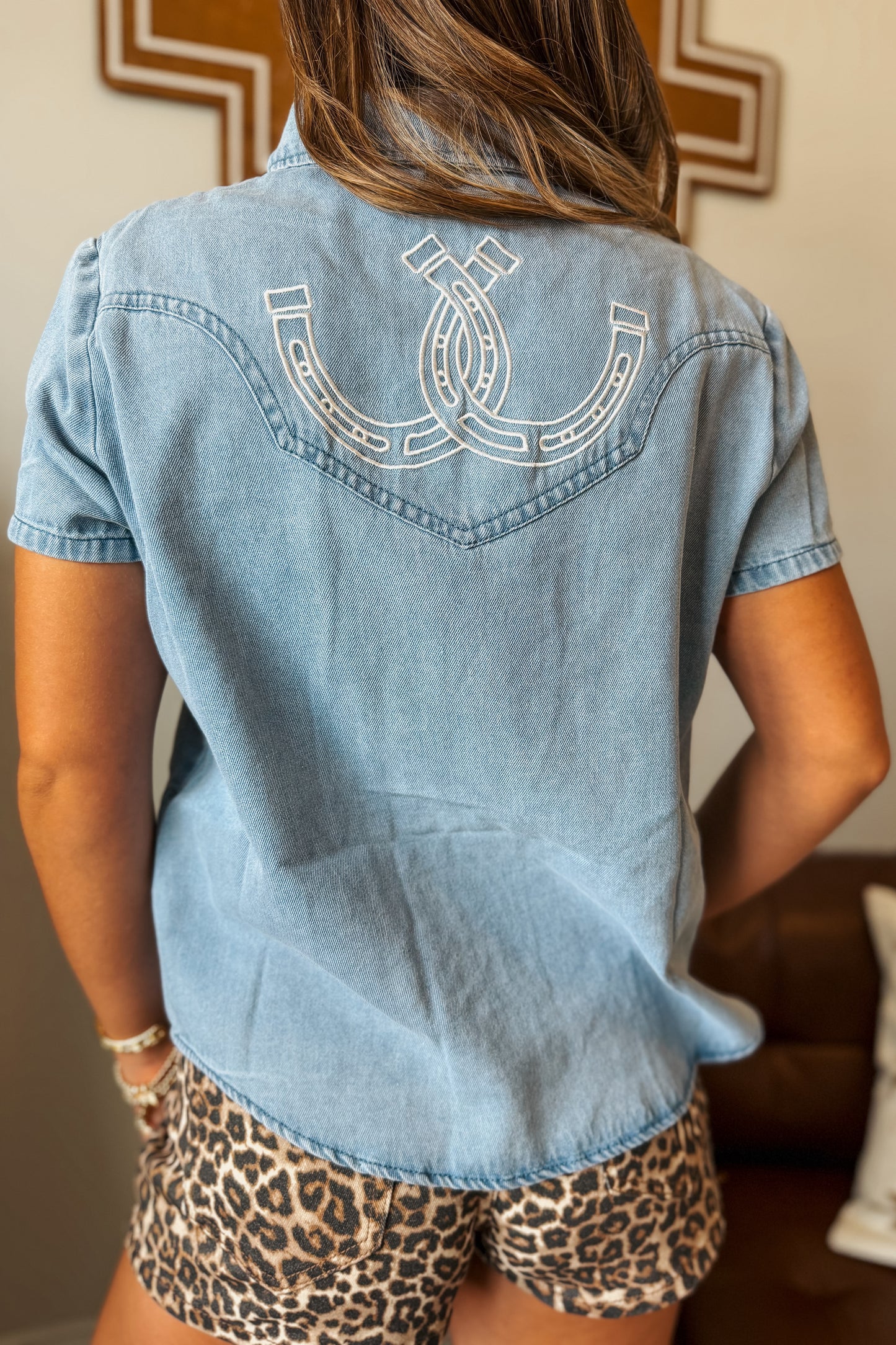Horseshoe Pearl Snap | Light Denim