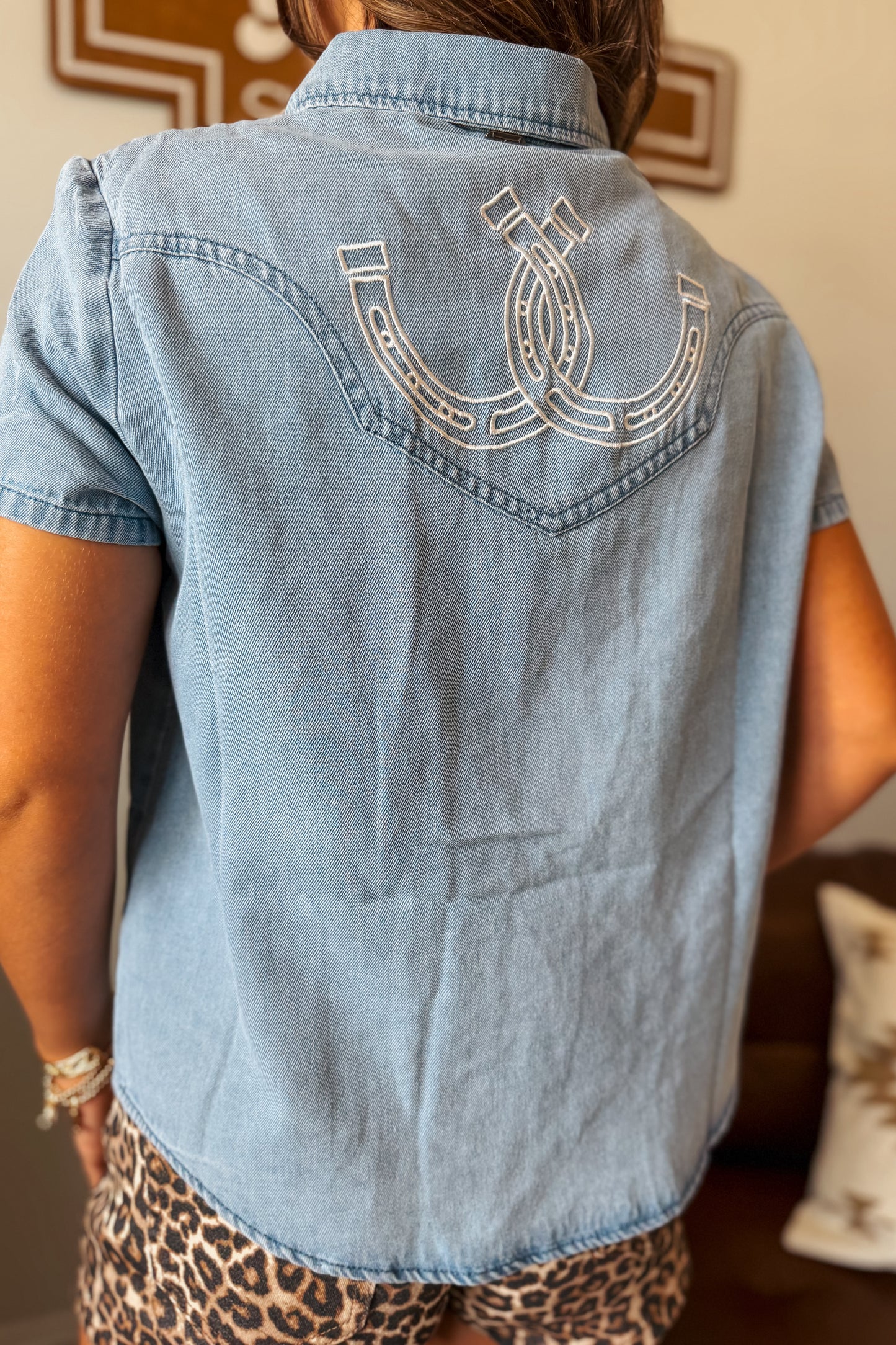 Horseshoe Pearl Snap | Light Denim